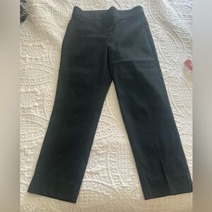 Anne Klein ankle pant, pull on size 6. Black with white flecks.